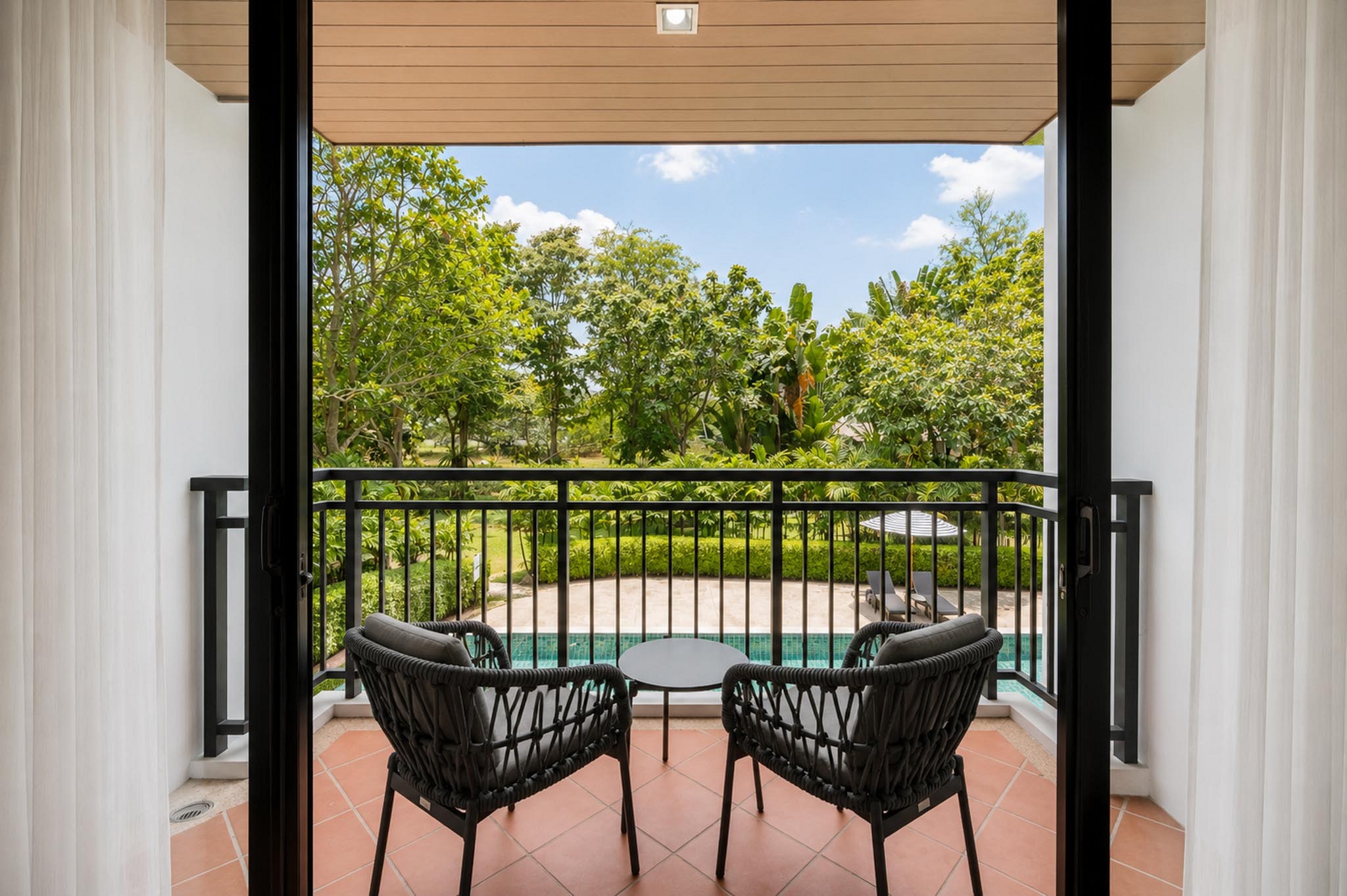 Deluxe Pool View